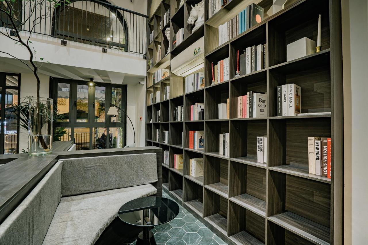 Mint Hotel Bui Vien Q1 Хошимин Экстерьер фото