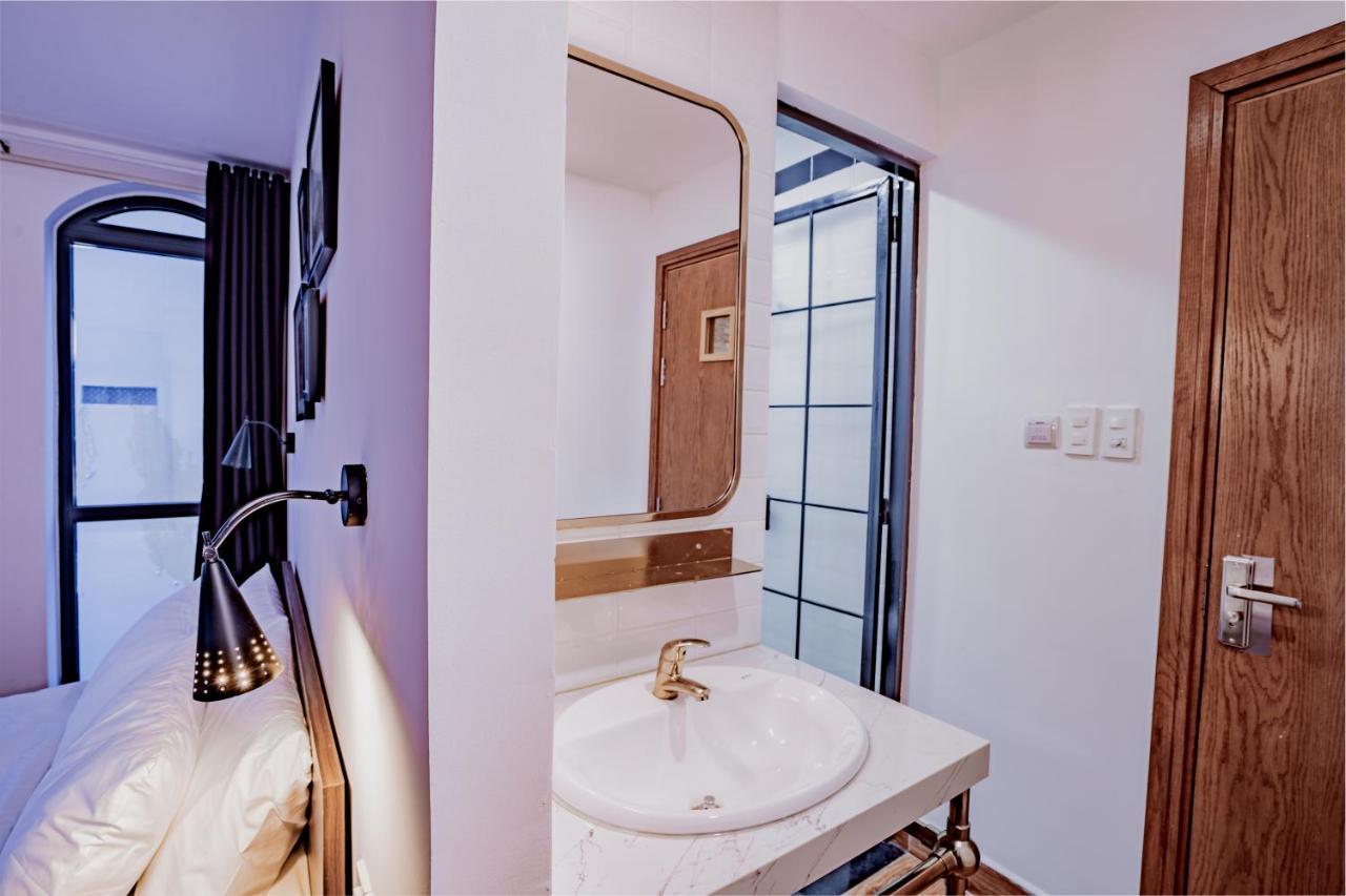 Mint Hotel Bui Vien Q1 Хошимин Экстерьер фото